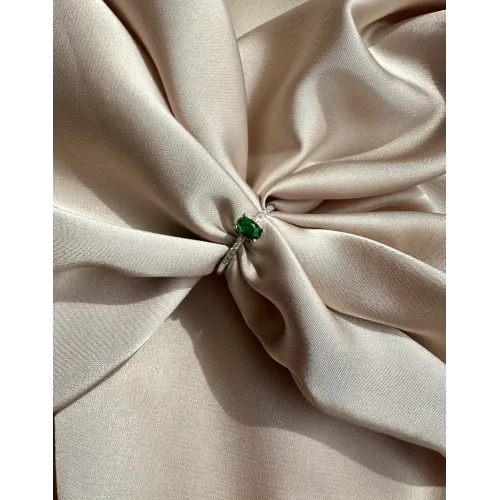 srebrny-pierscionek-z-zielonym-kamieniem