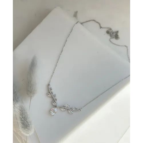 srebrny-naszyjnik-listki-z-cyrkoniami