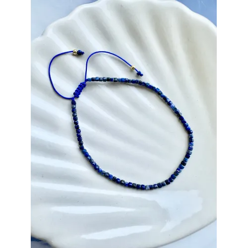 bransoletka-kamienie-naturalne-na-sznurku-lapis-lazuli-kostka