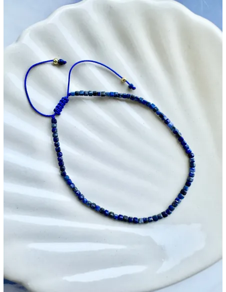 bransoletka-kamienie-naturalne-na-sznurku-lapis-lazuli-kostka