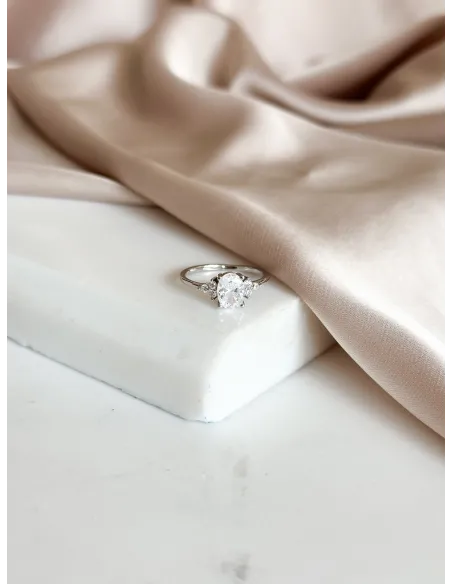 srebrny-pierscionek-klasyczny-z-cyrkoniami
