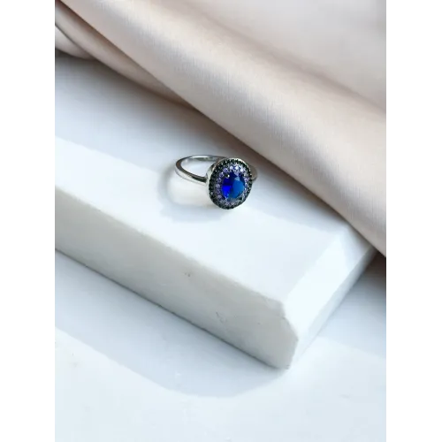 srebrny-pierscionek-z-czarnymi-i-liliowymi-cyrkoniami-szafirowy