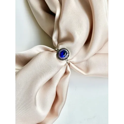 srebrny-pierscionek-z-czarnymi-i-liliowymi-cyrkoniami-szafirowy