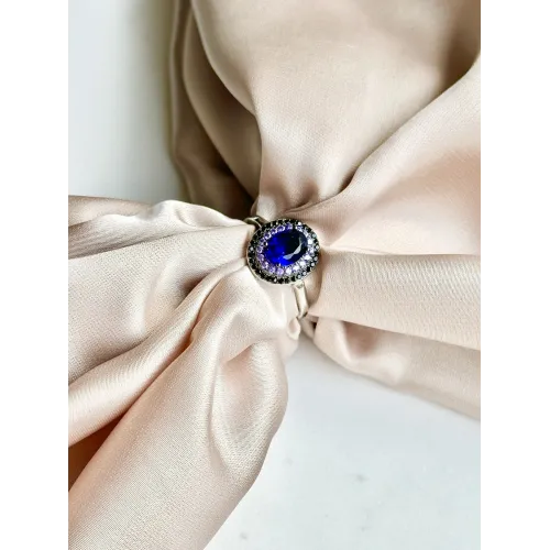 srebrny-pierscionek-z-czarnymi-i-liliowymi-cyrkoniami-szafirowy