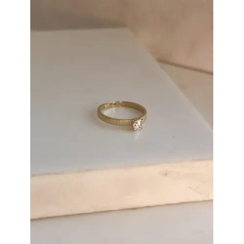 zloty-pierscionek-z-cyrkonia