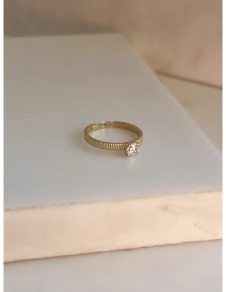 zloty-pierscionek-z-cyrkonia