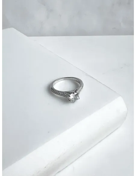 srebrny-pierscionek-z-cyrkoniami