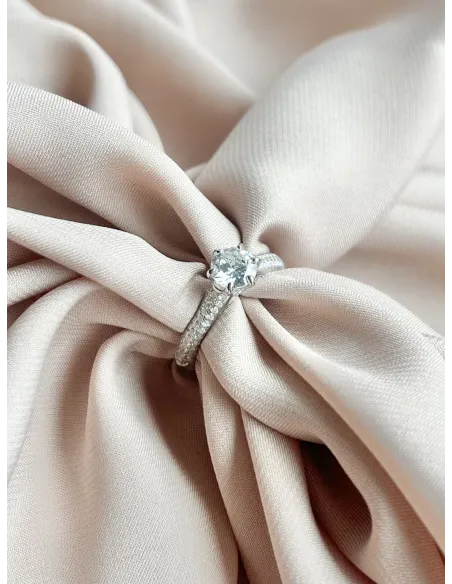 srebrny-pierscionek-z-cyrkoniami