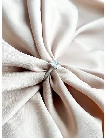 srebrny-pierscionek-prostokatna-cyrkonia