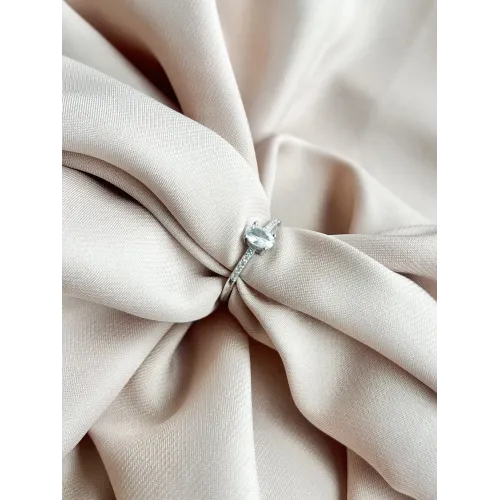 srebrny-pierscionek-z-cyrkoniami